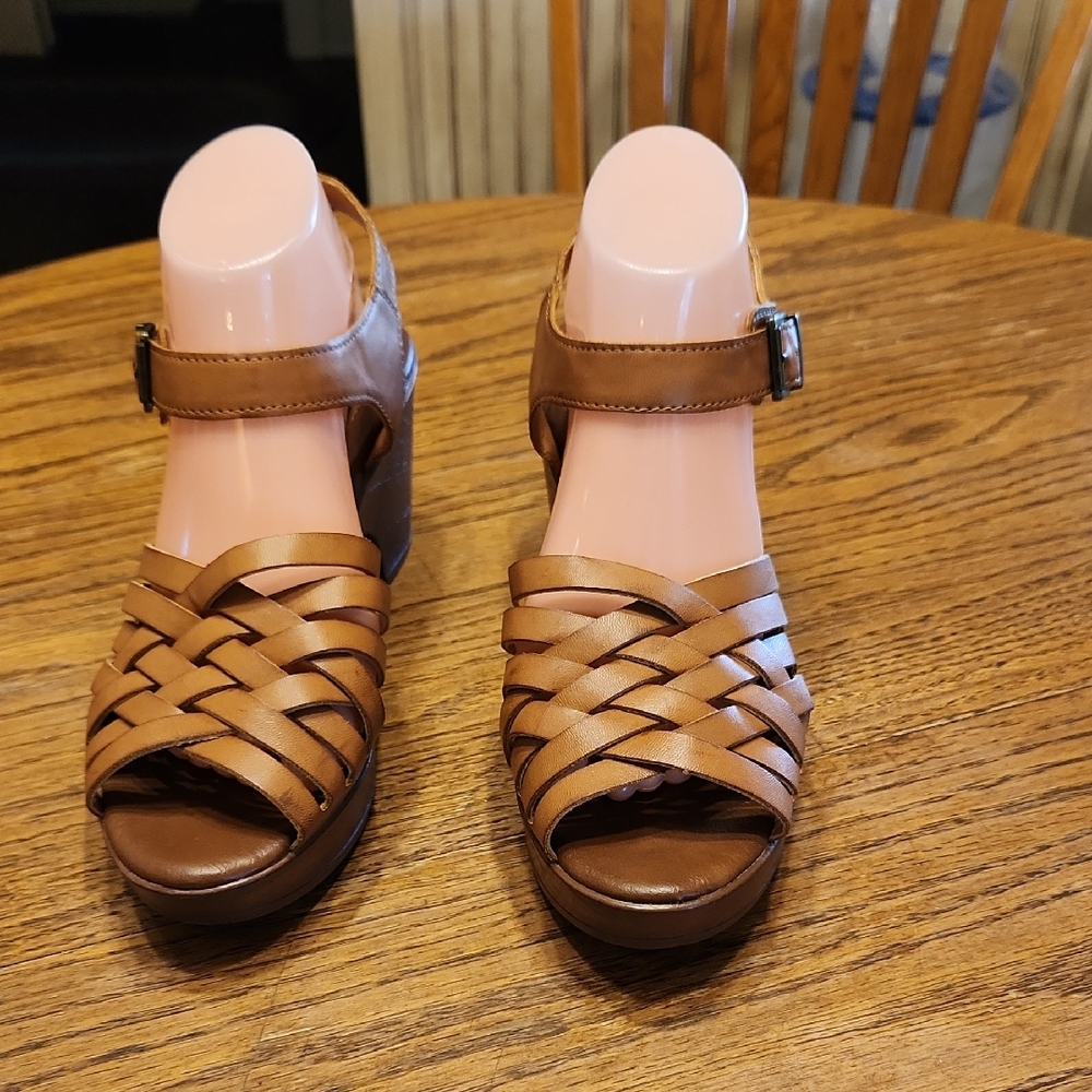 BOC GwenethWoodgrain Platform Sandal Size 9
